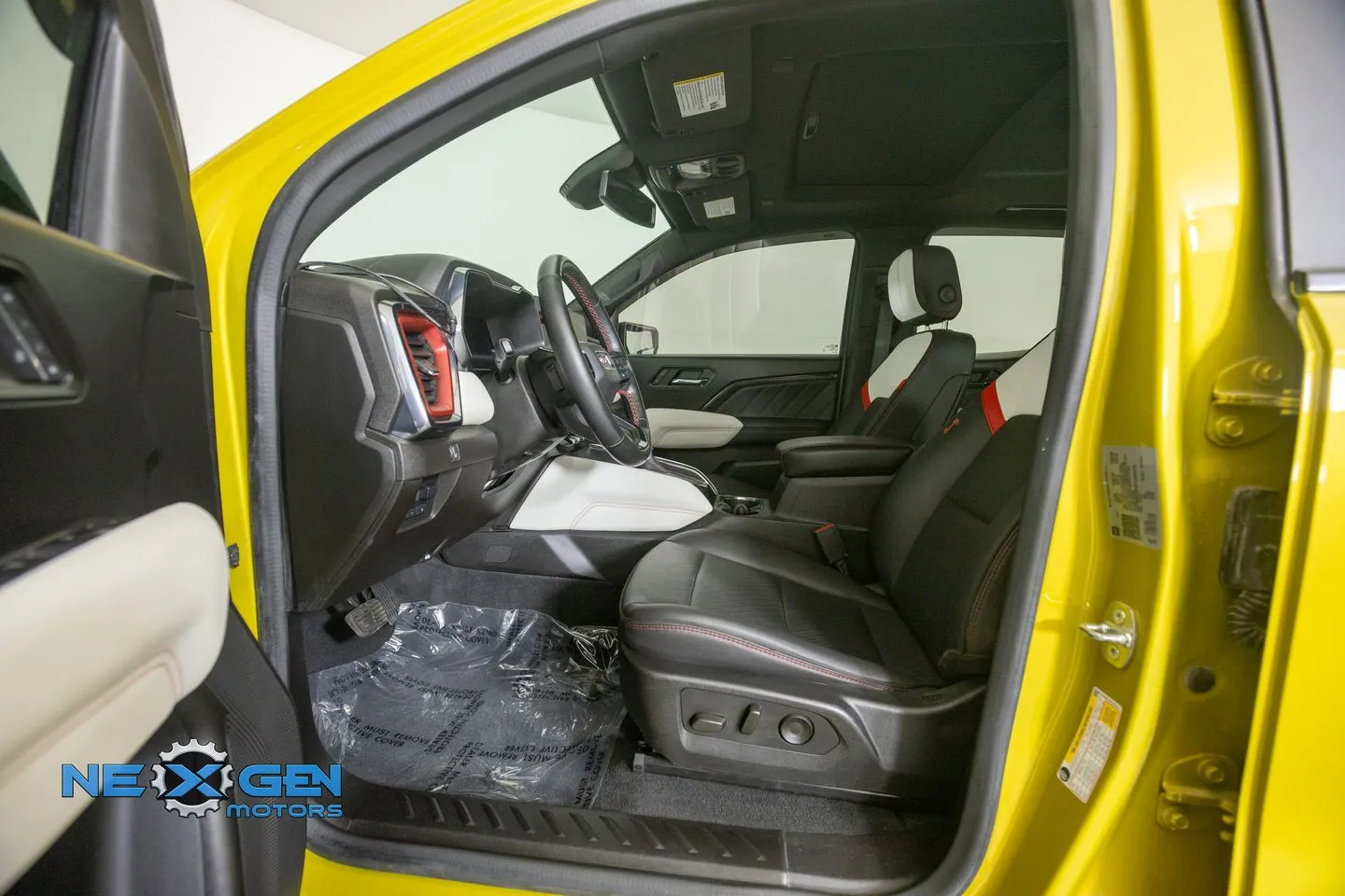 GMC Canyon photo 13