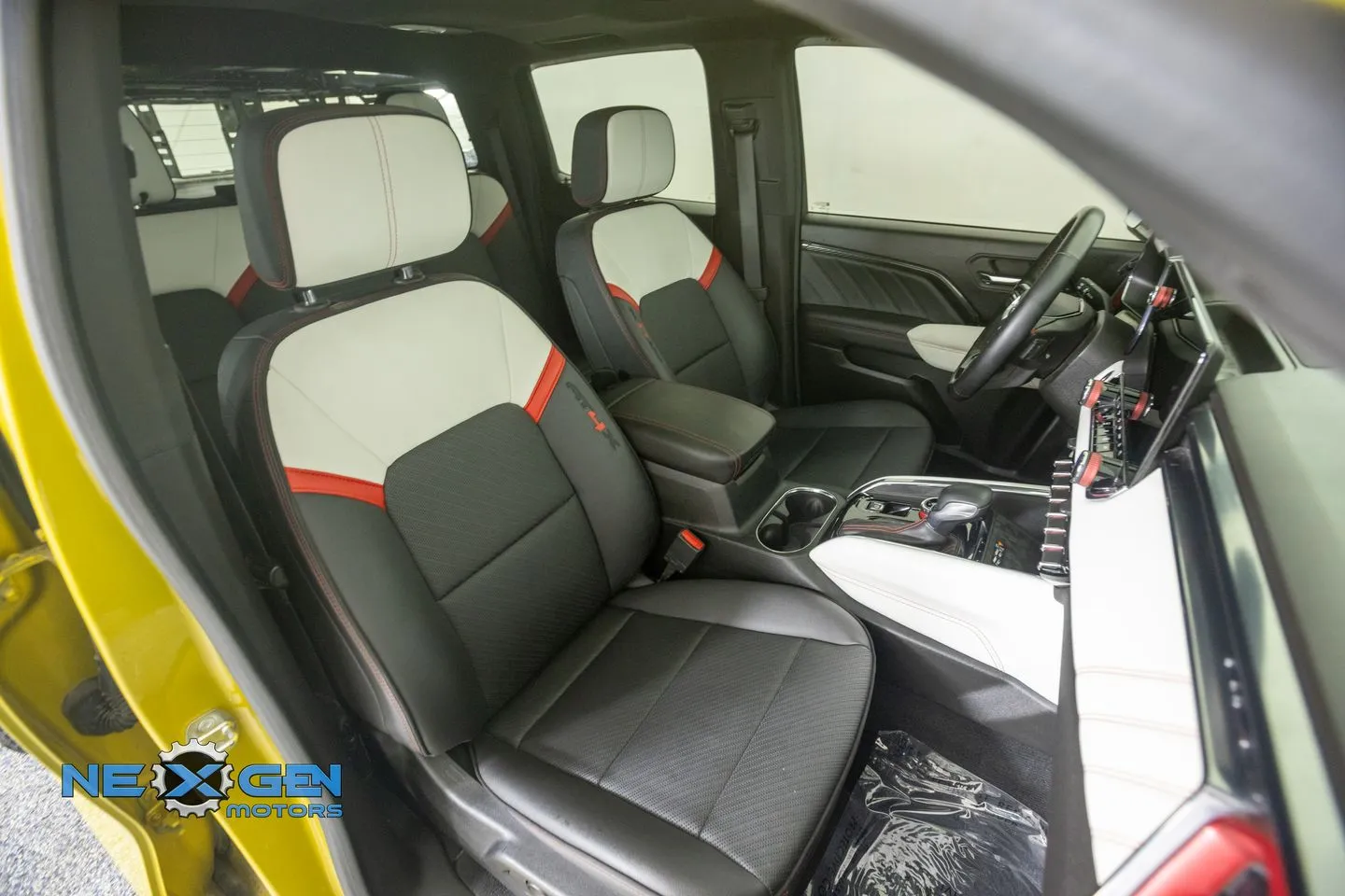 GMC Canyon photo 9