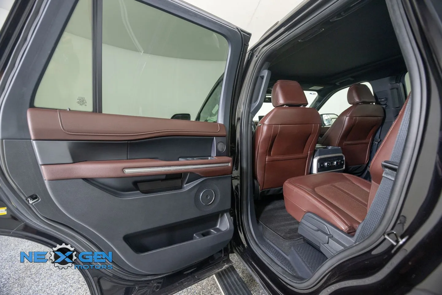 Ford Expedition photo 25