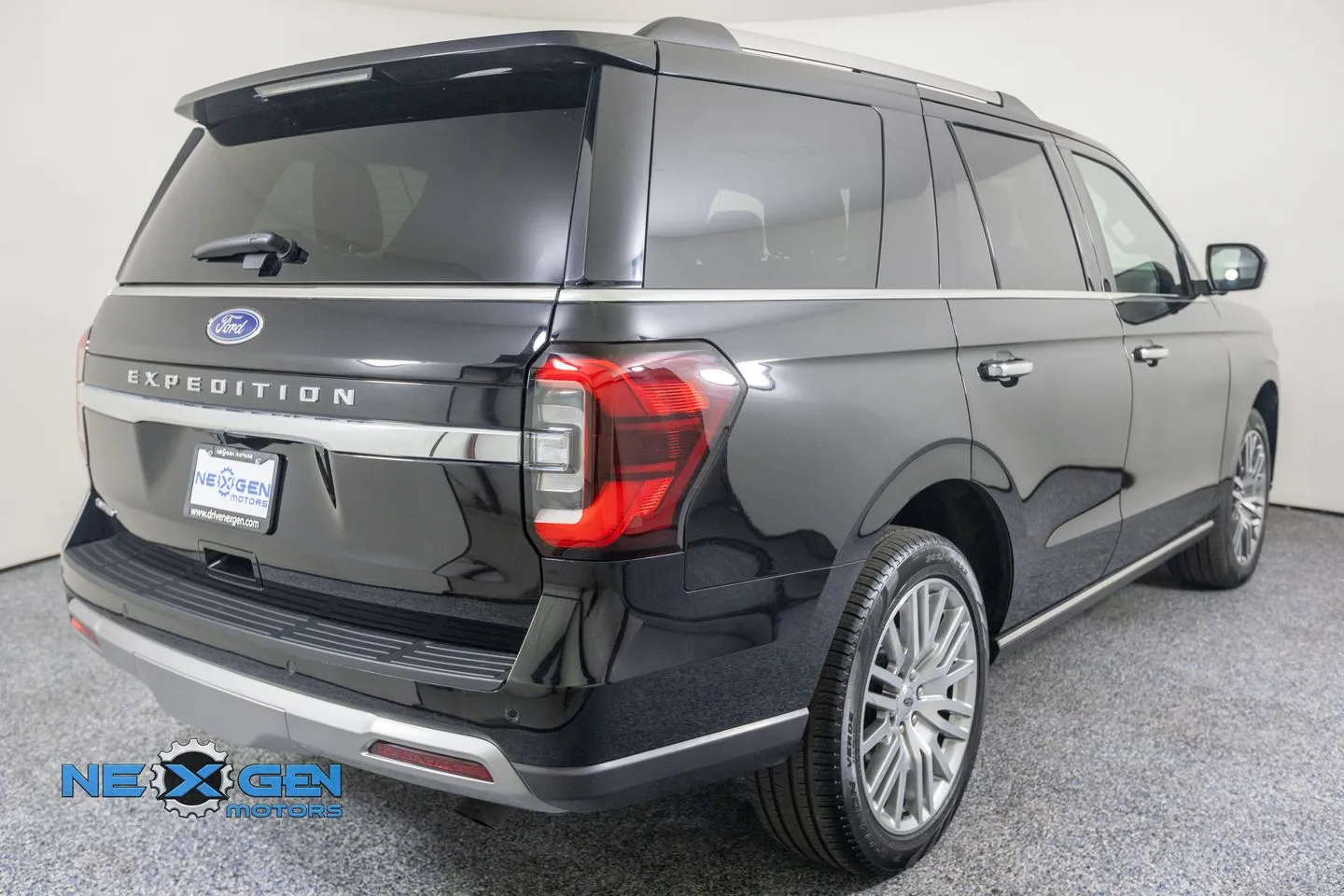Ford Expedition photo 8