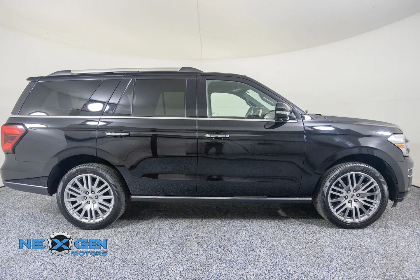 Ford Expedition photo 9