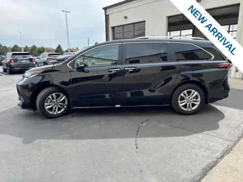 More photos of 2025 Toyota Sienna Limited at NeXgen Motors, UT