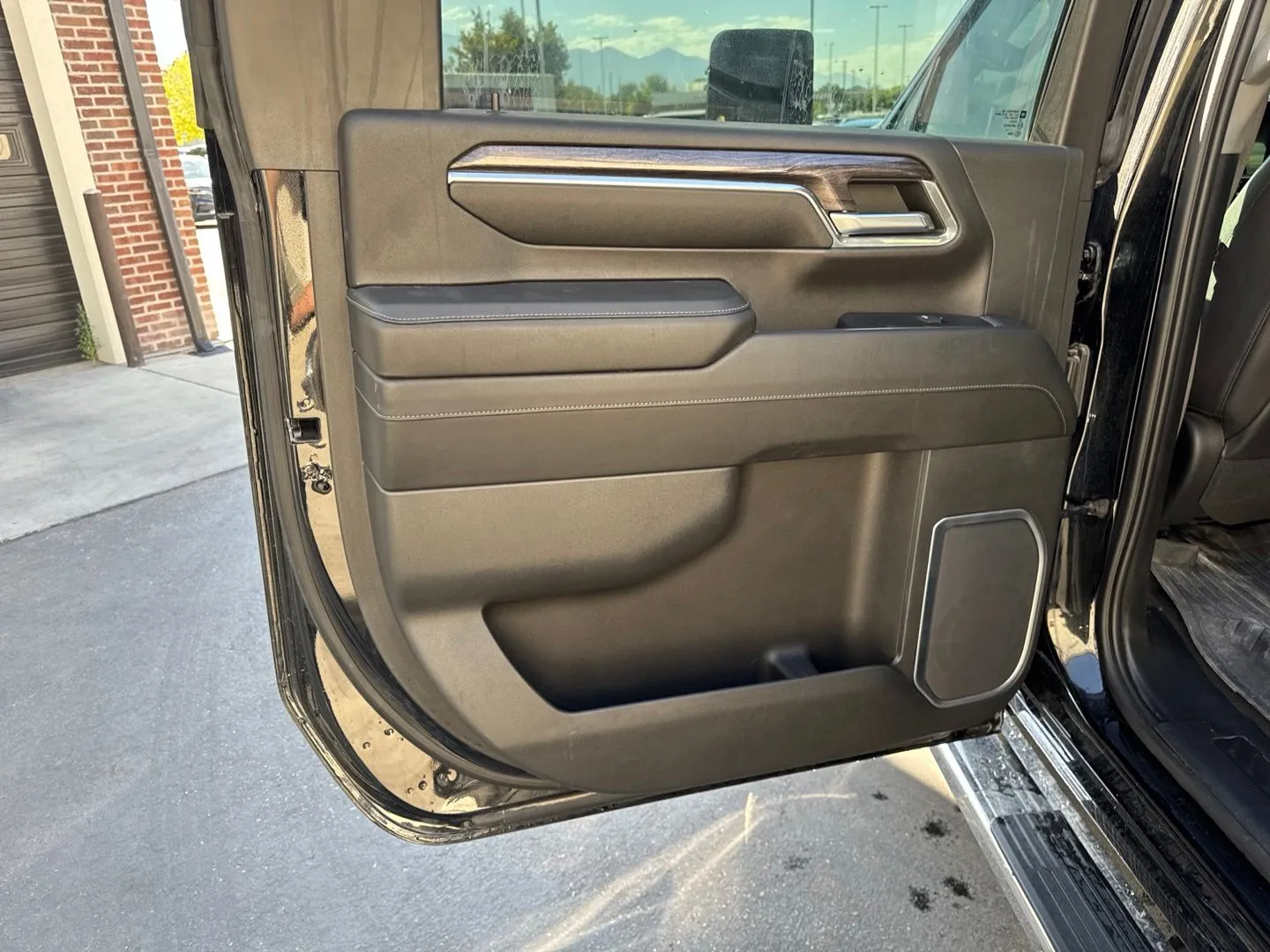 Chevrolet Silverado photo 16