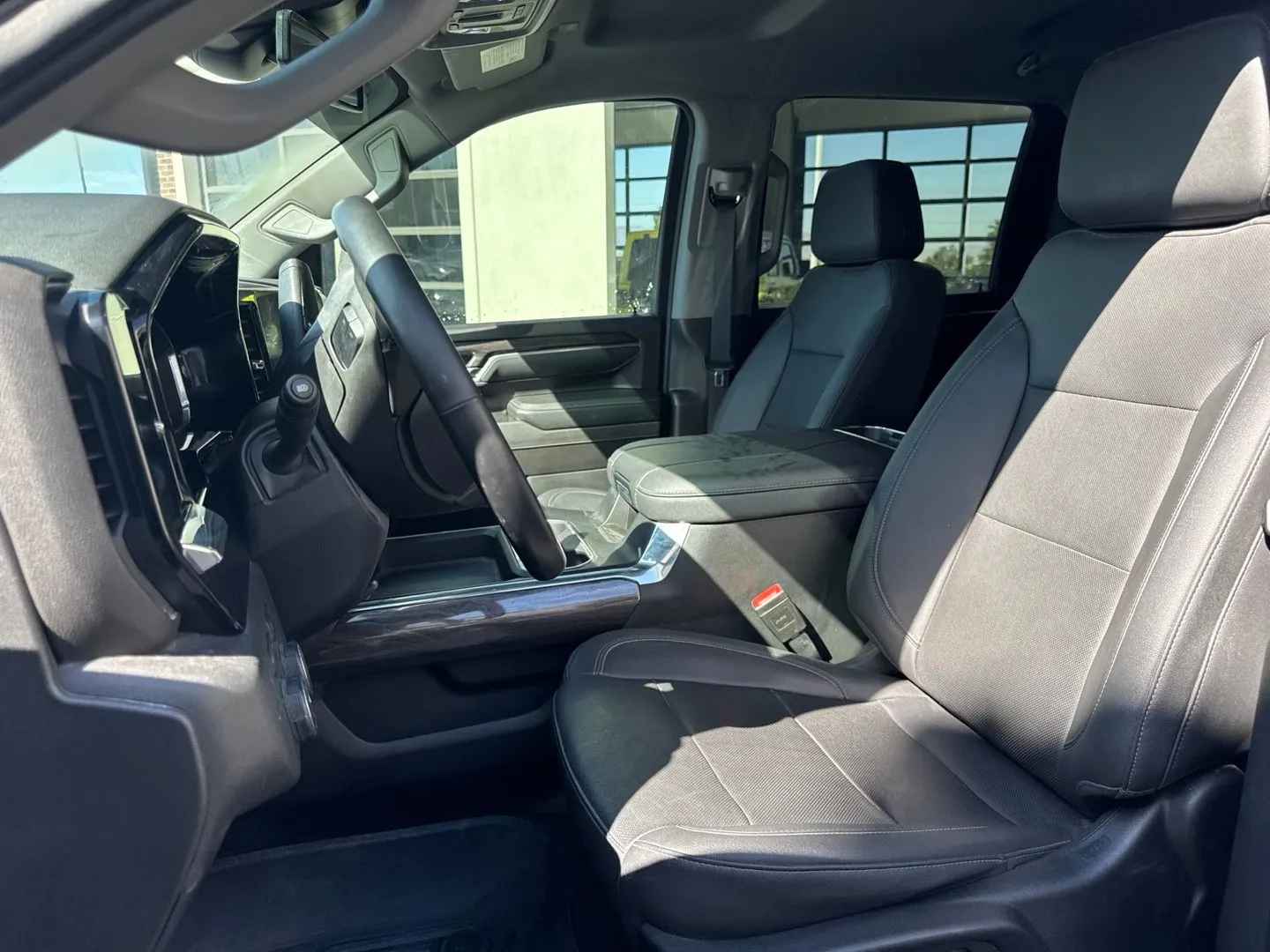 Chevrolet Silverado photo 17