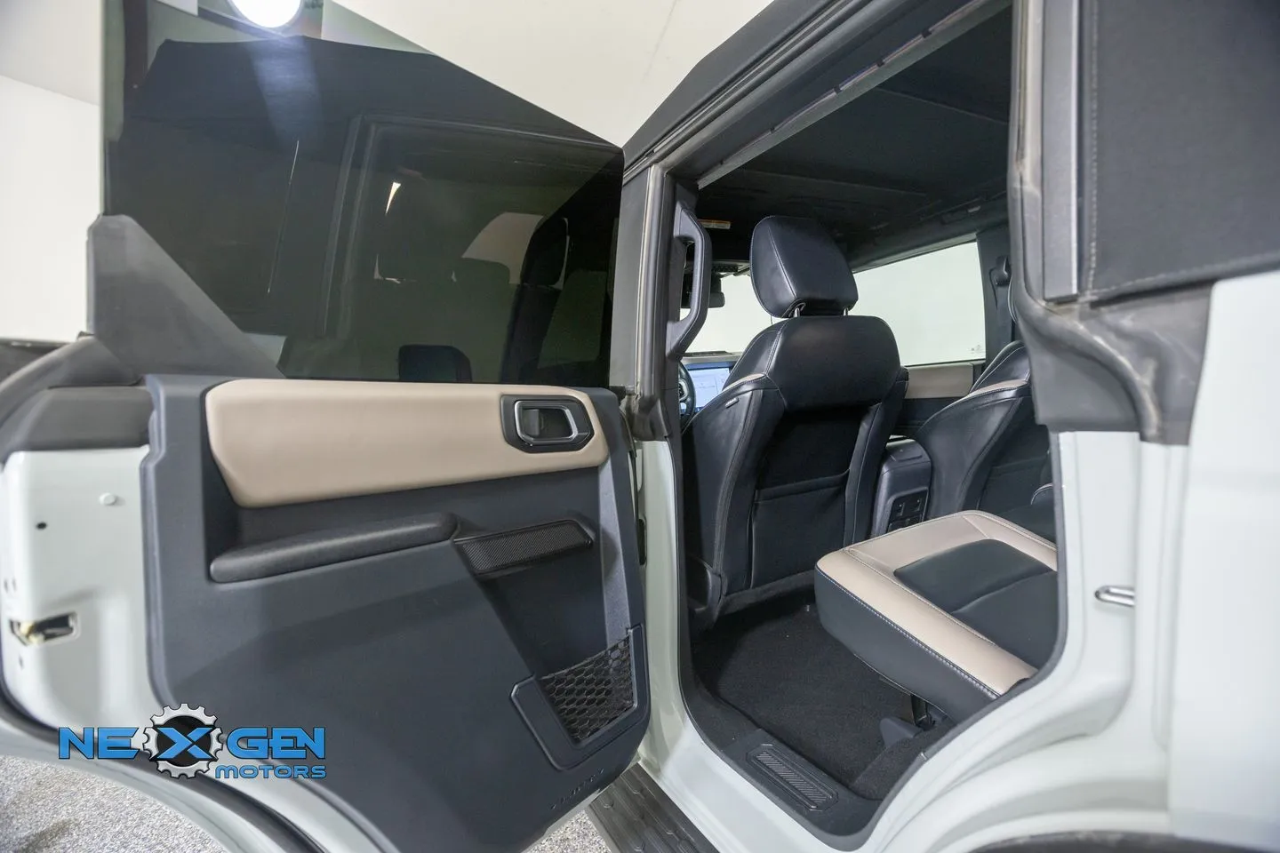 Ford Bronco photo 33