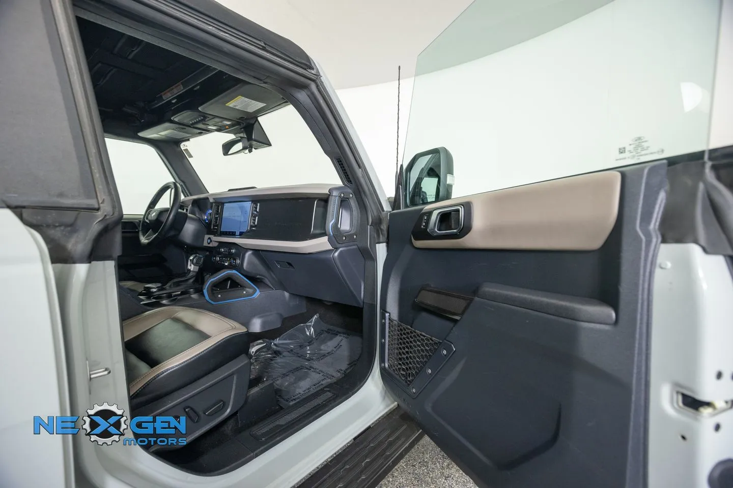 Ford Bronco photo 6