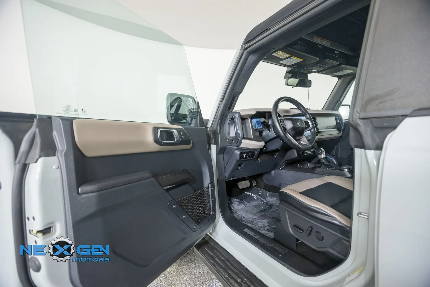 Ford Bronco photo 12