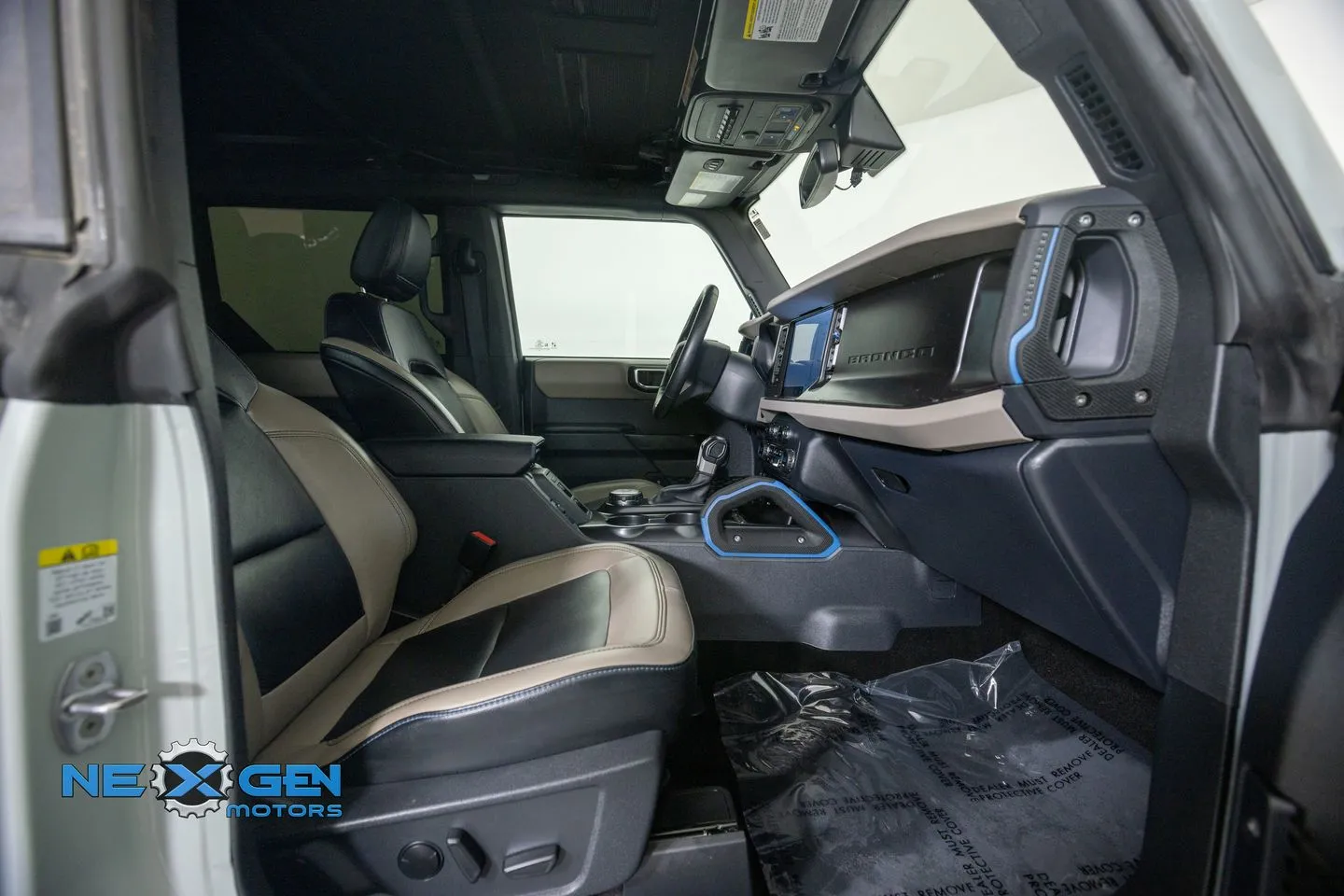 Ford Bronco photo 8