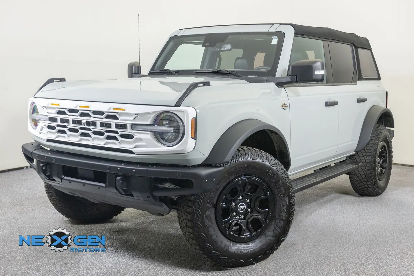 Ford Bronco photo 11