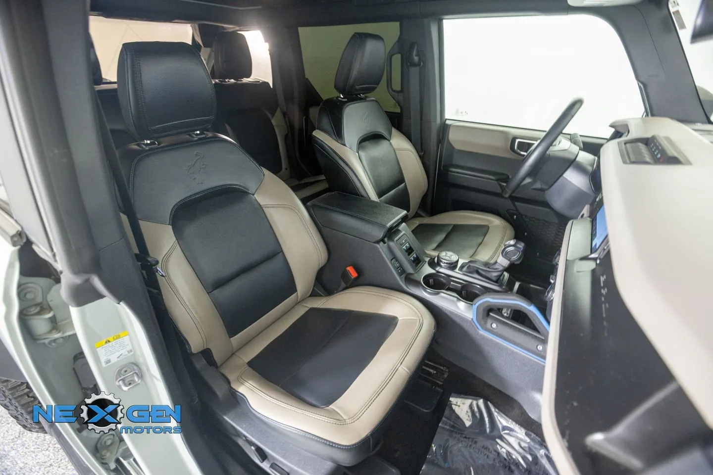 Ford Bronco photo 10