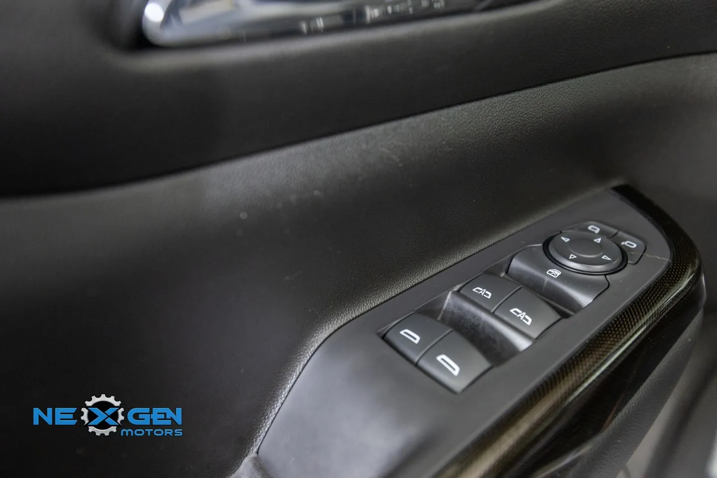 GMC Acadia photo 14