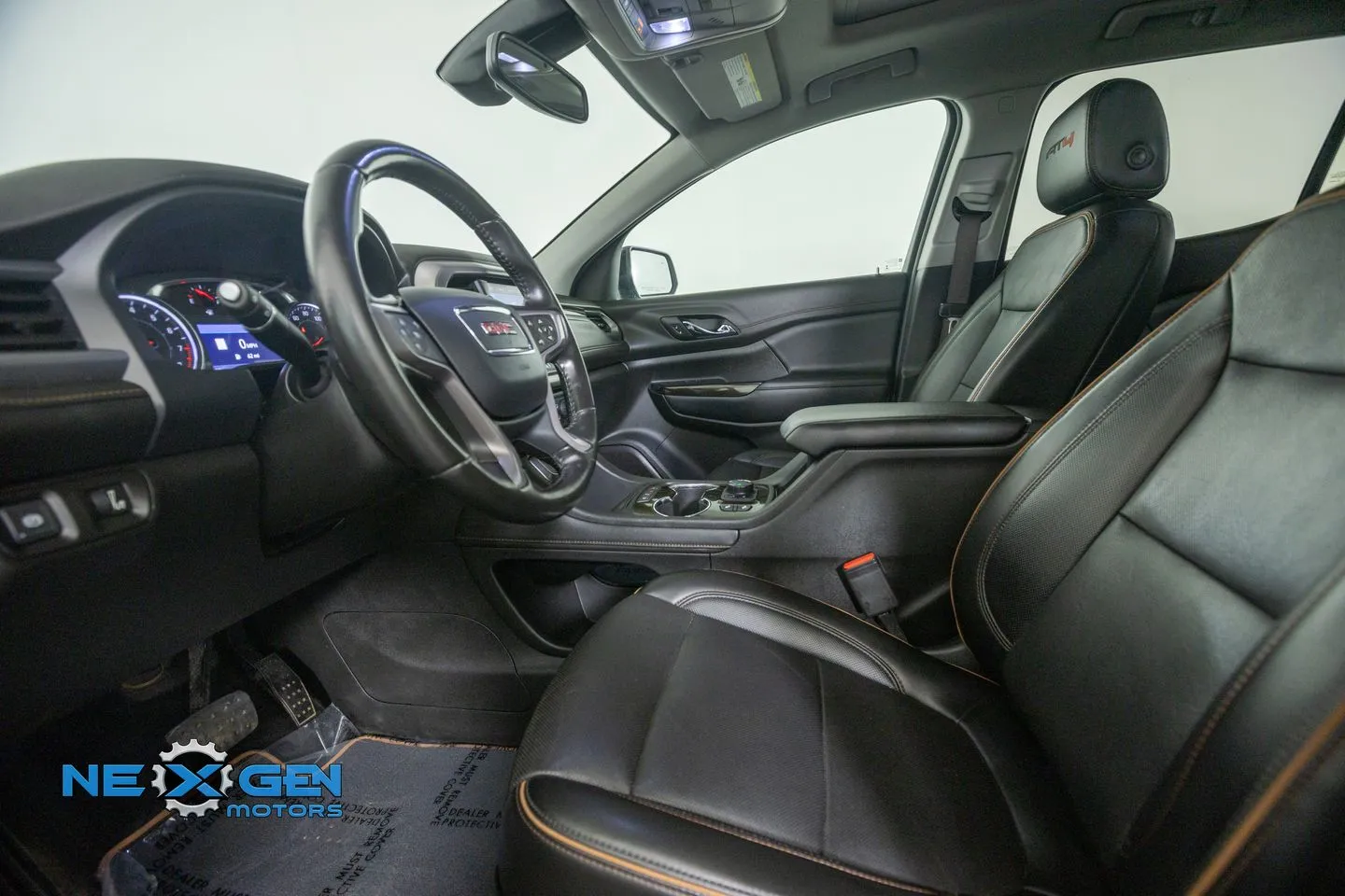 GMC Acadia photo 12