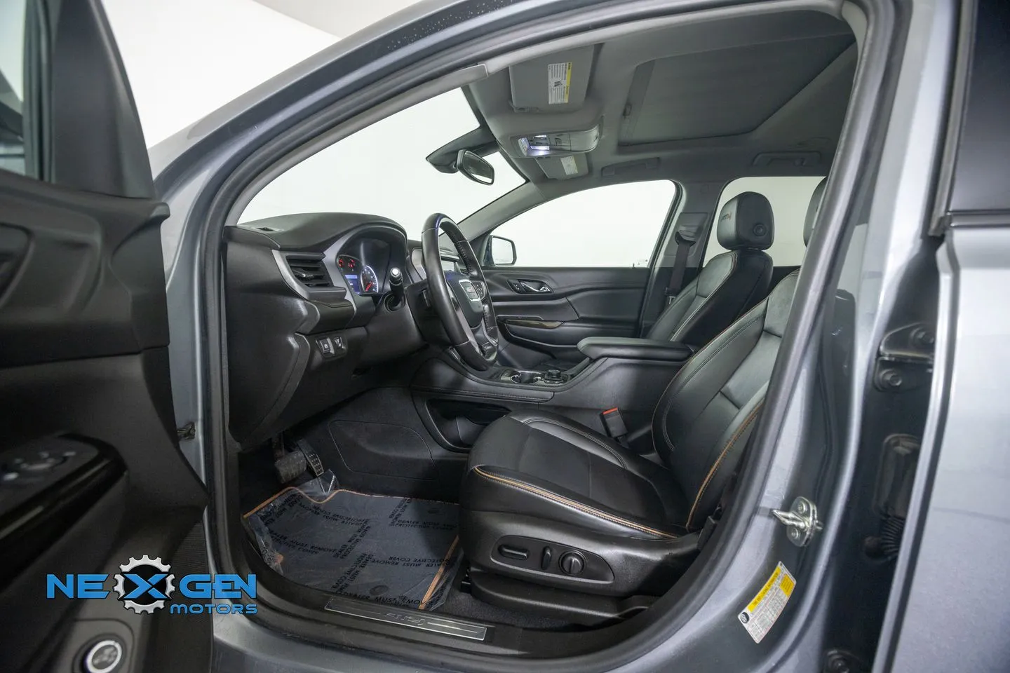 GMC Acadia photo 13