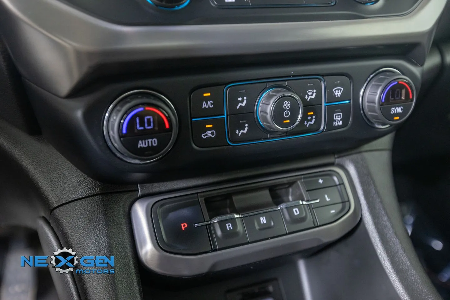 GMC Acadia photo 24