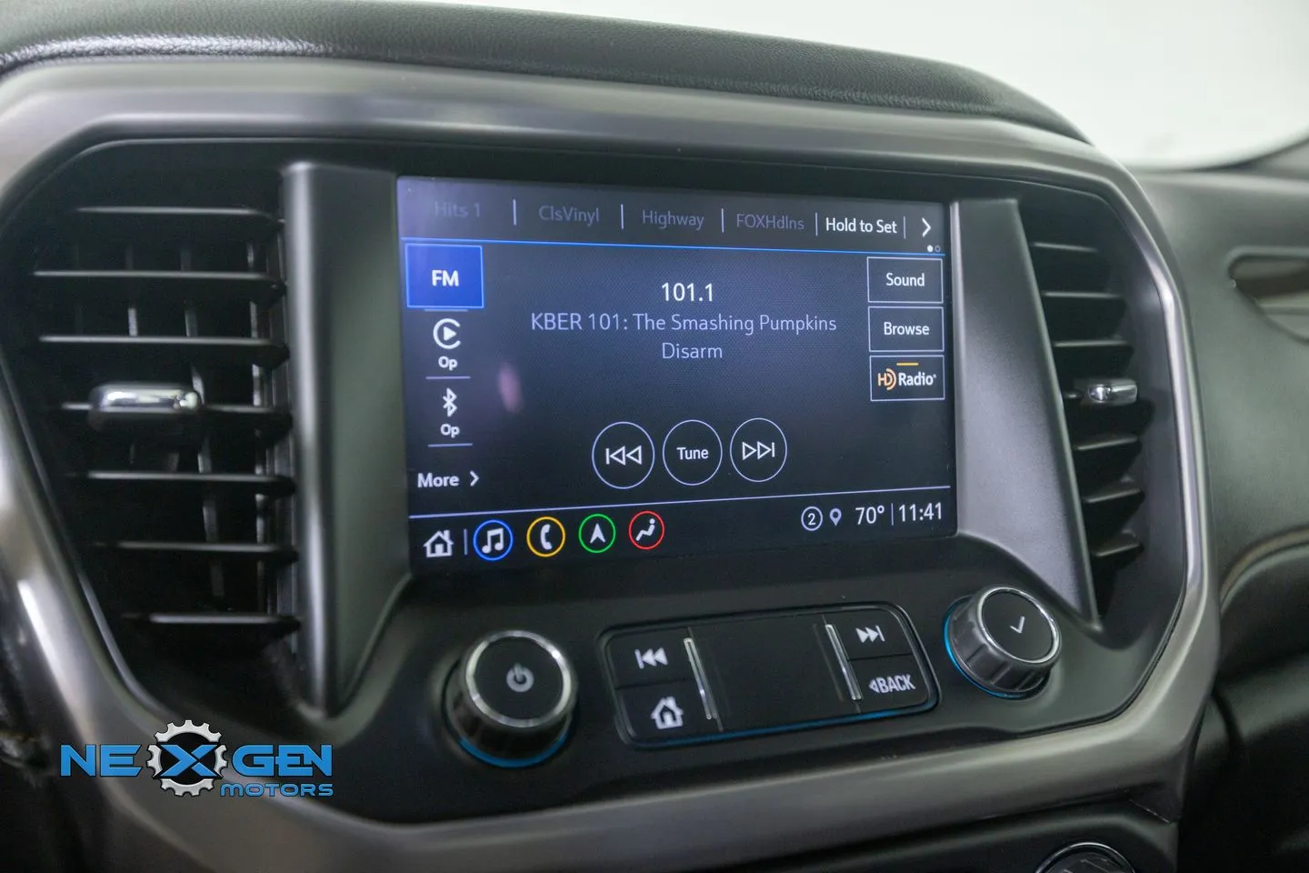 GMC Acadia photo 19