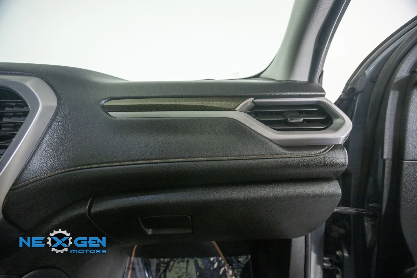 GMC Acadia photo 8
