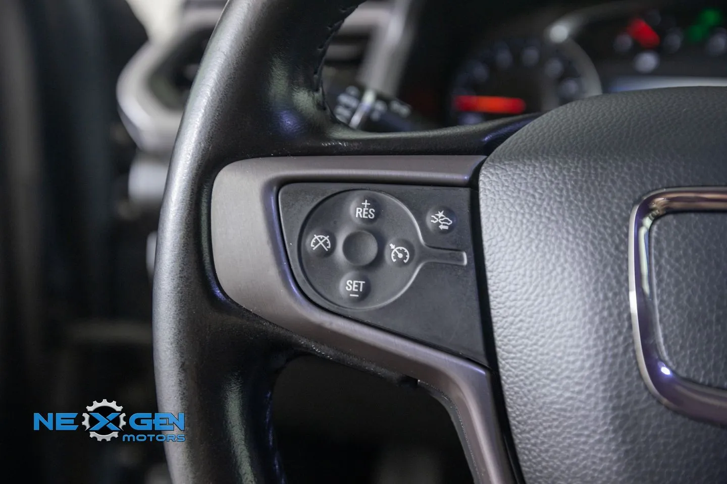 GMC Acadia photo 16