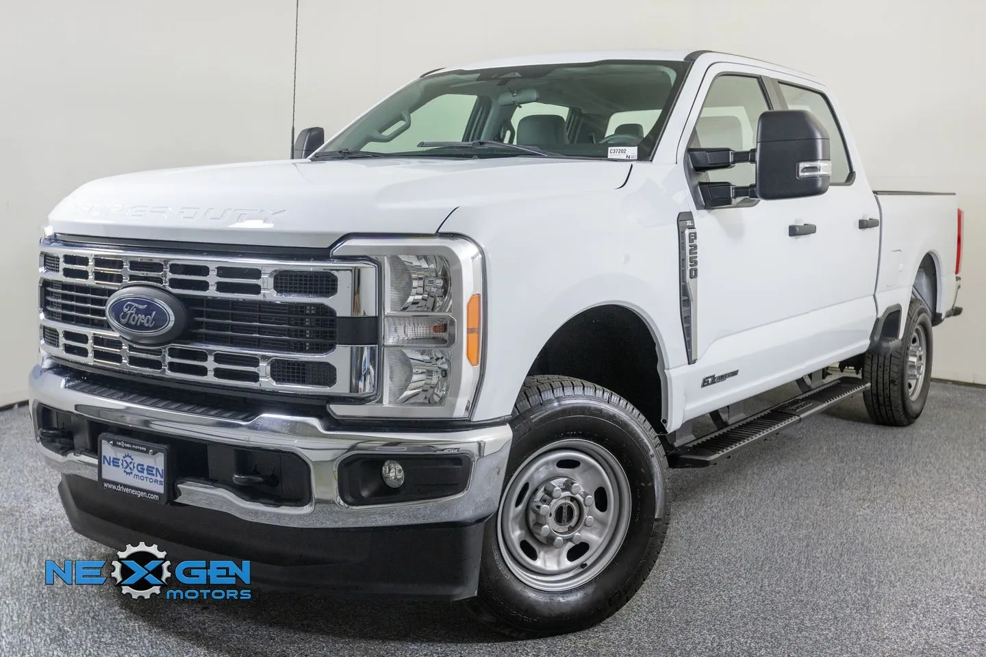 Ford F-250SD photo 11