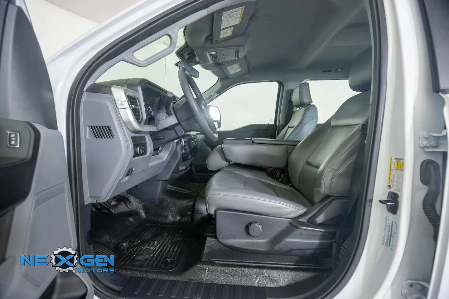 Ford F-250SD photo 14