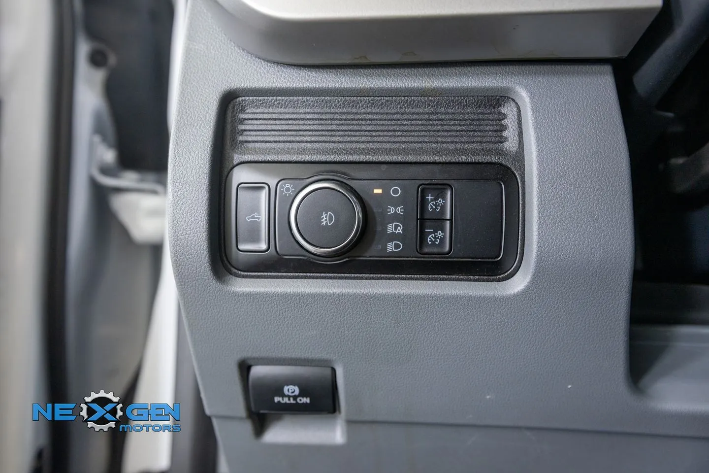 Ford F-250SD photo 16