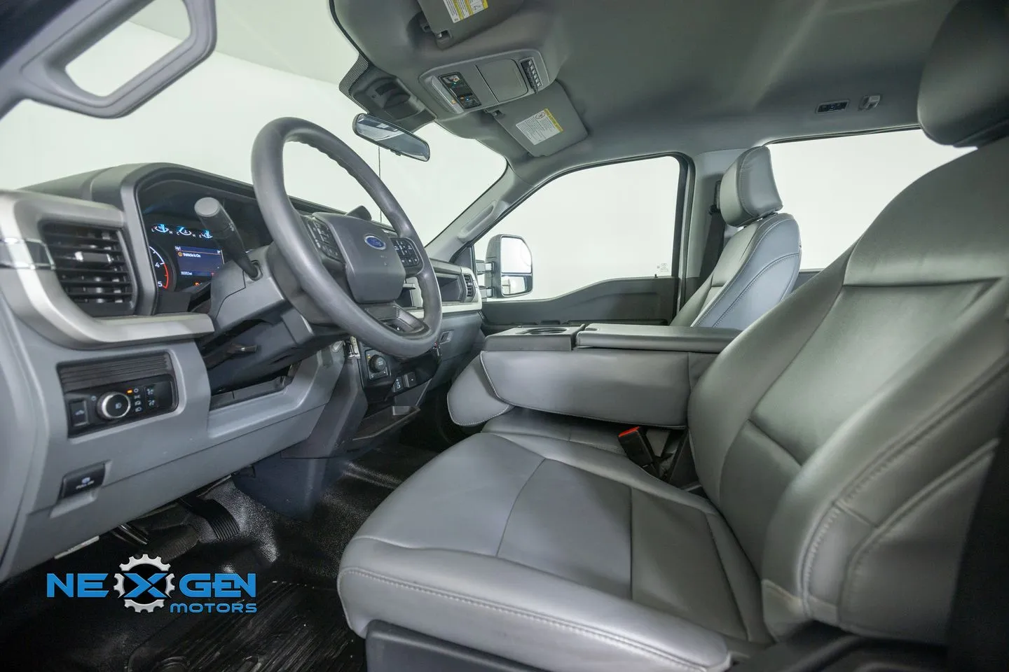 Ford F-250SD photo 13