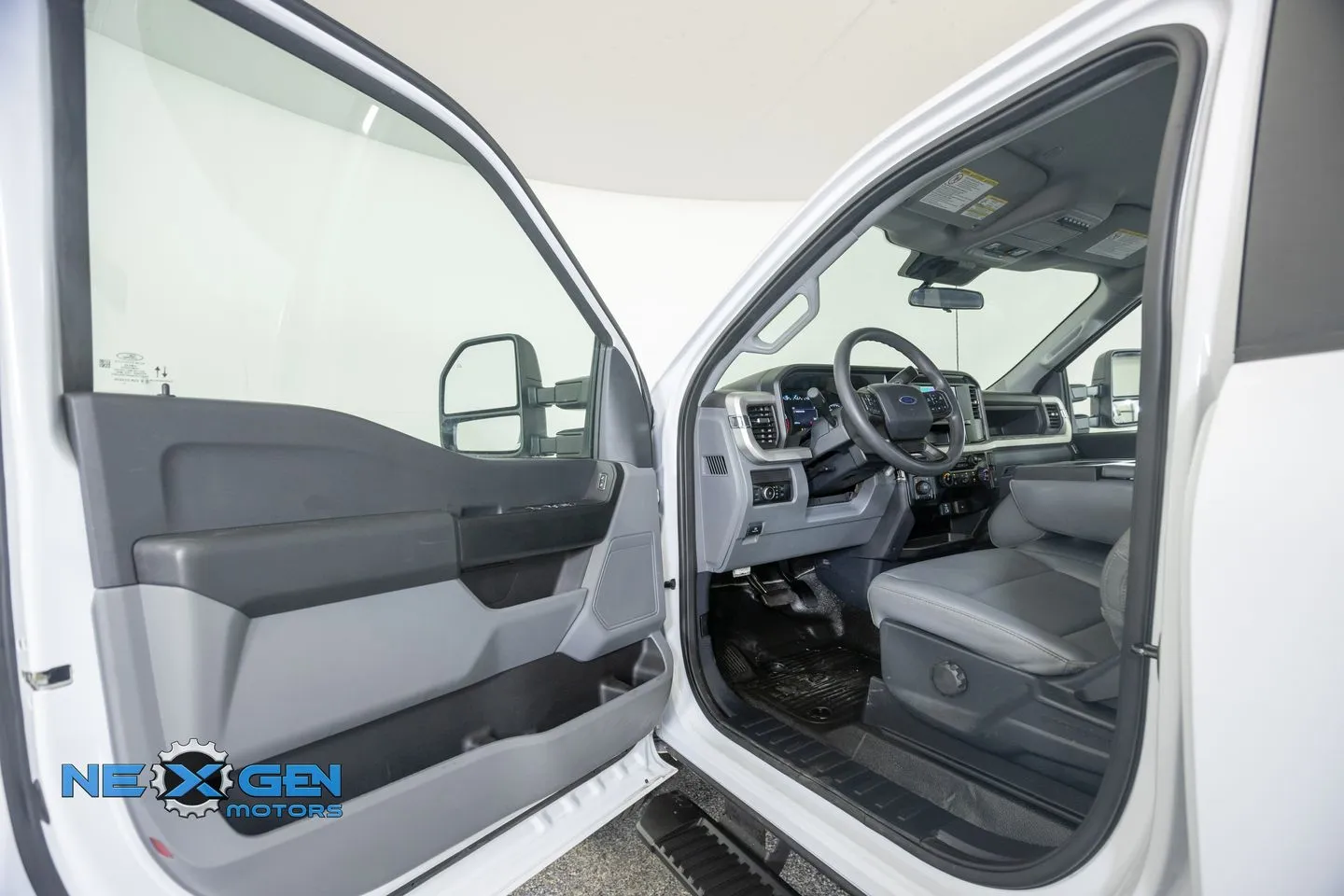 Ford F-250SD photo 12