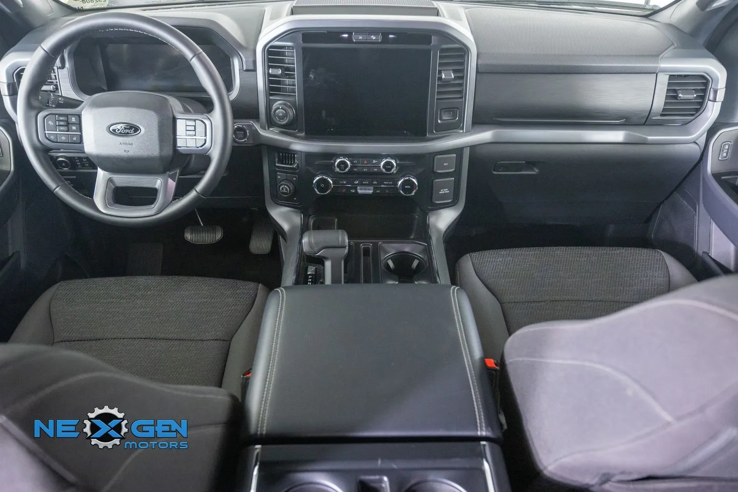 Ford F-150 photo 3