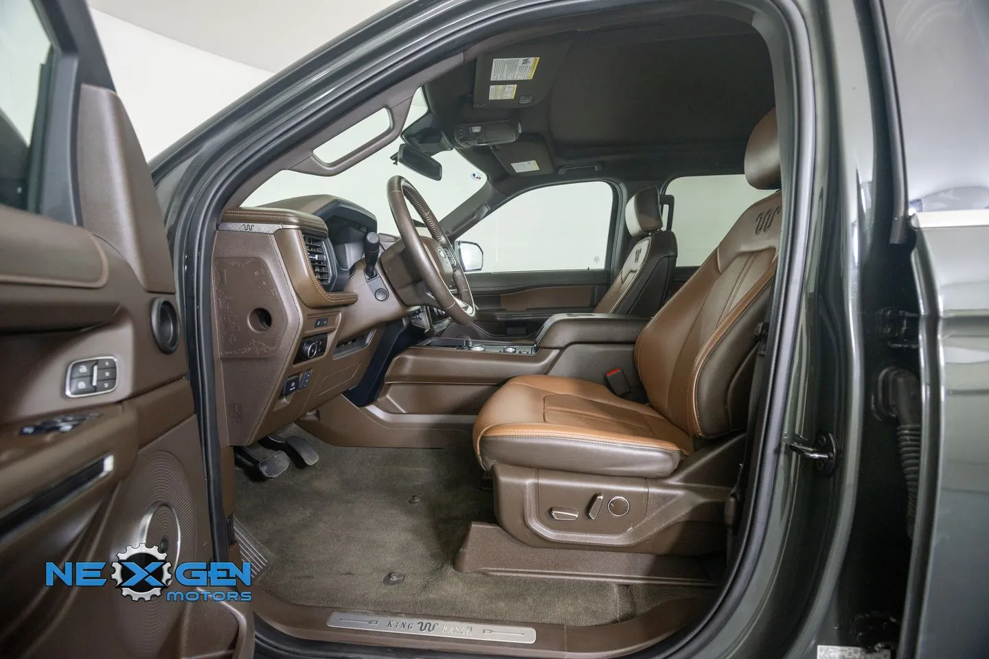 Ford Expedition photo 12