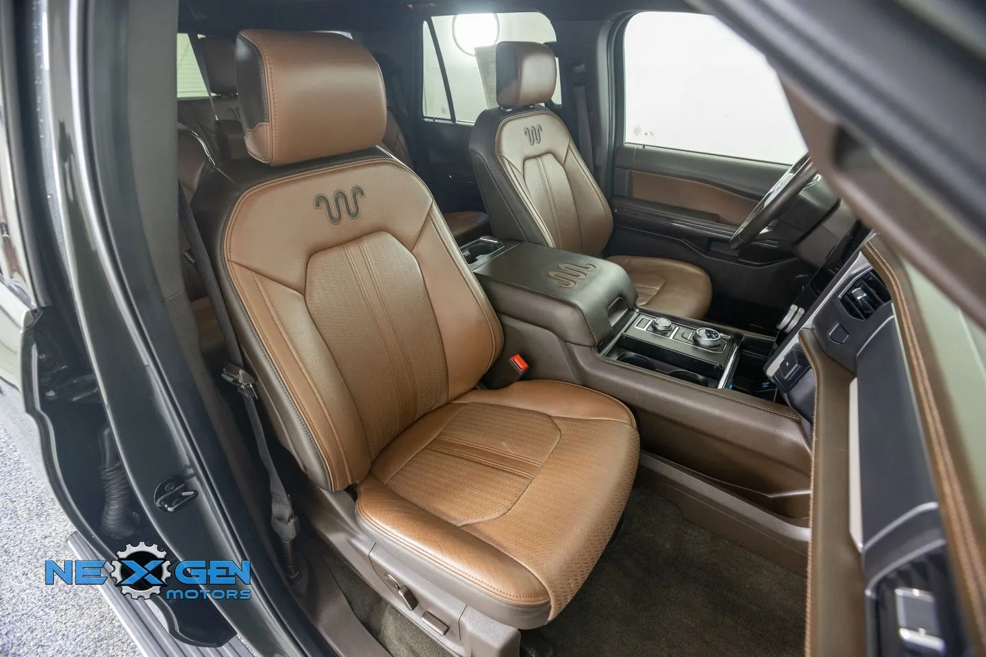 Ford Expedition photo 8