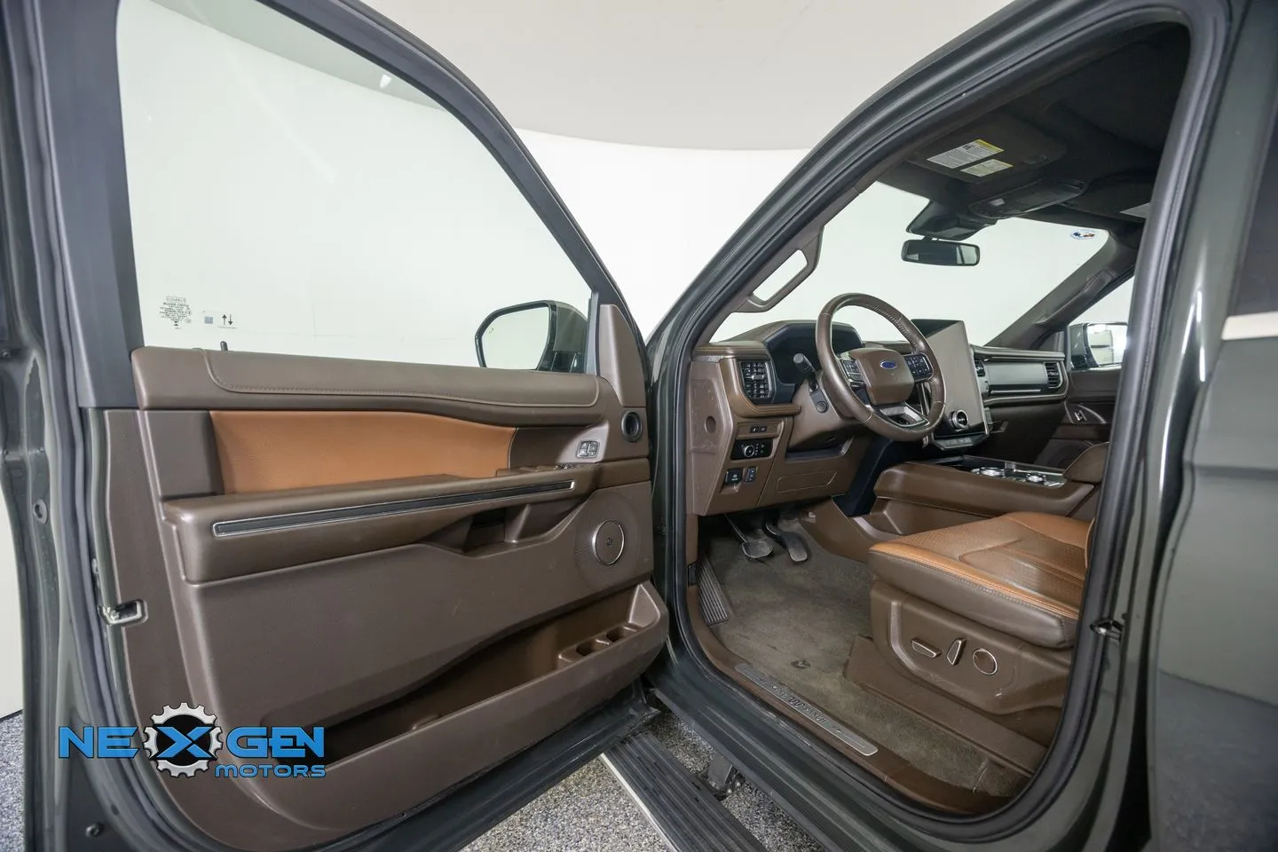 Ford Expedition photo 10