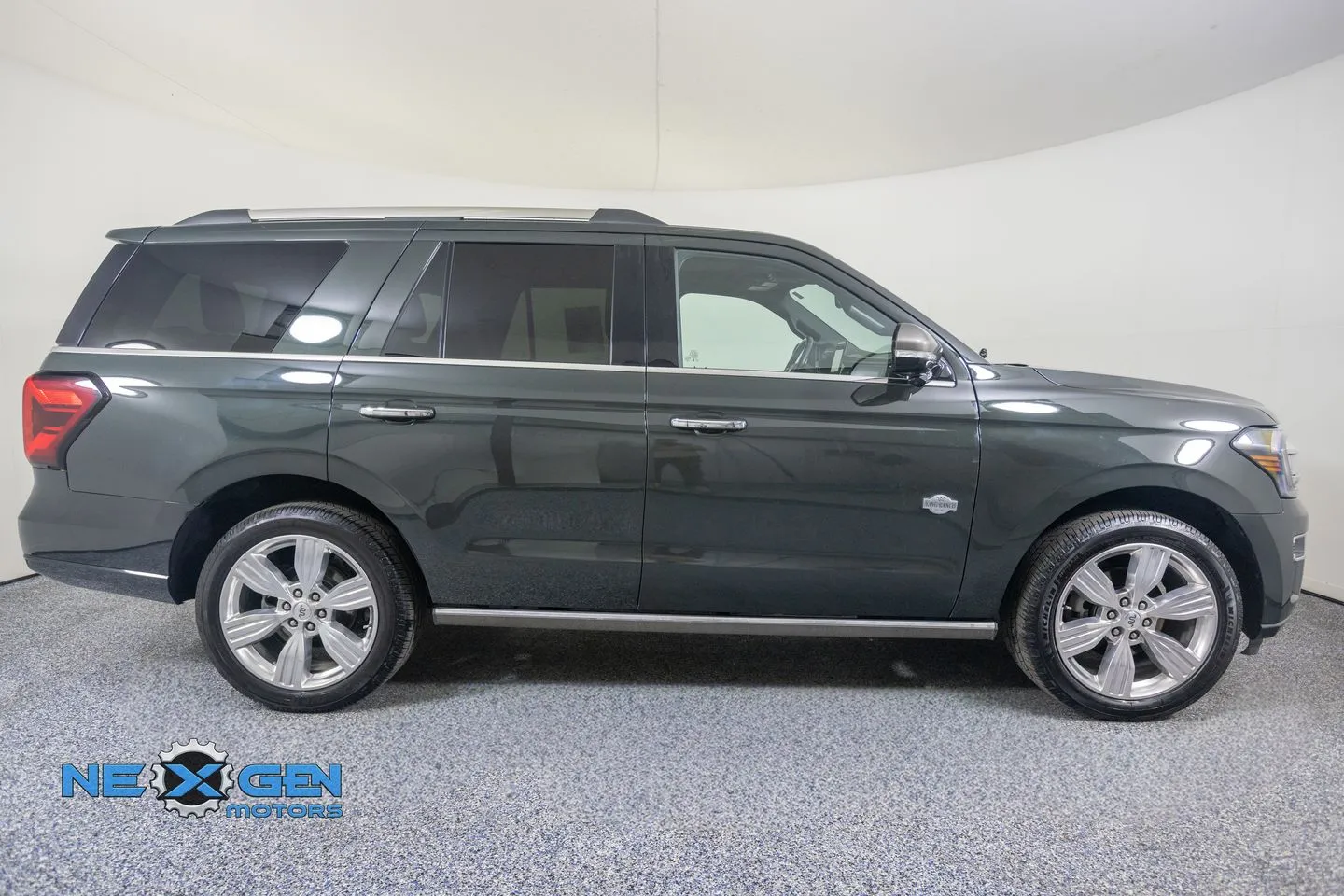 Ford Expedition photo 38
