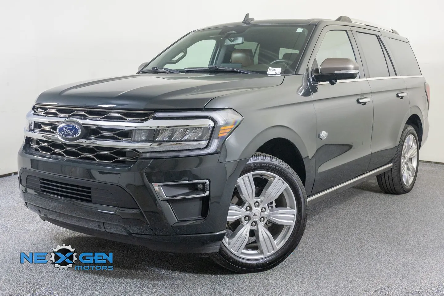 Ford Expedition photo 9