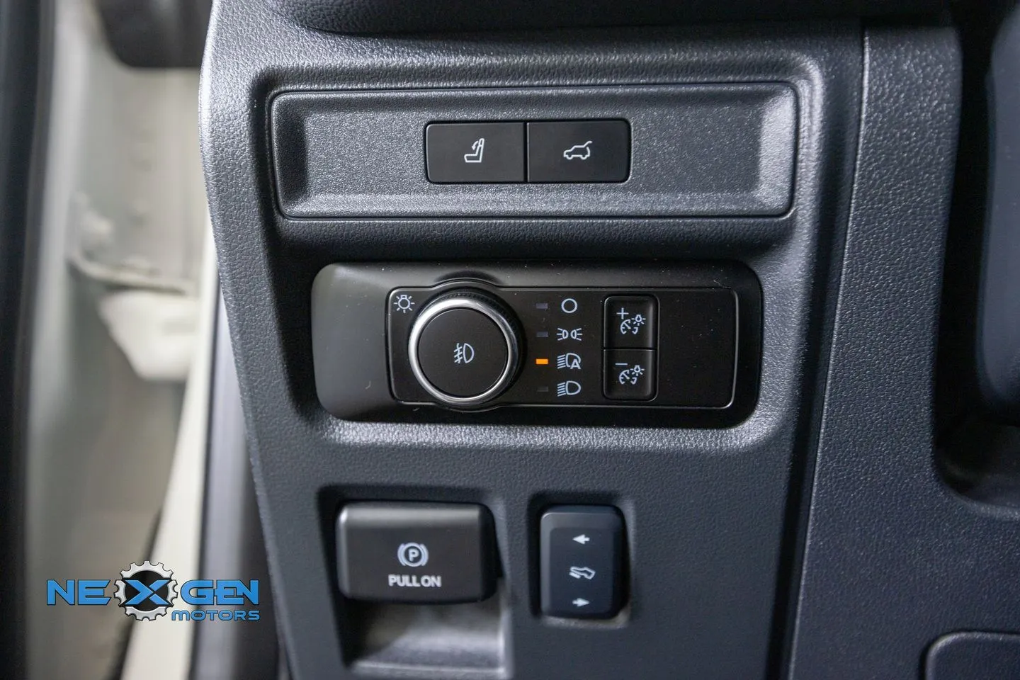 Ford Expedition MAX photo 16