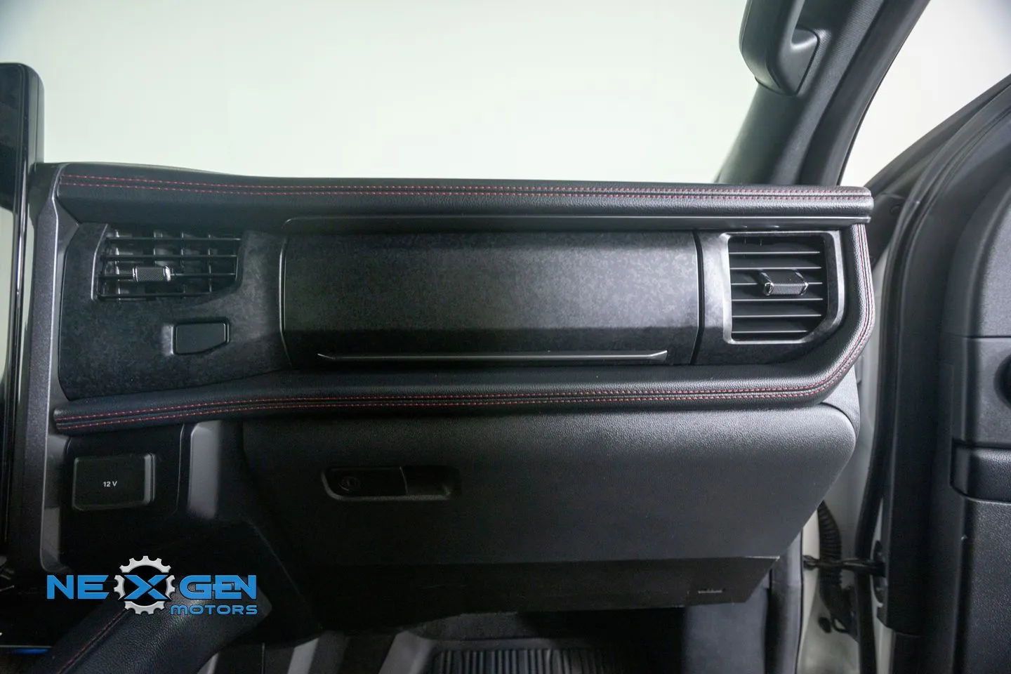 Ford Expedition MAX photo 9