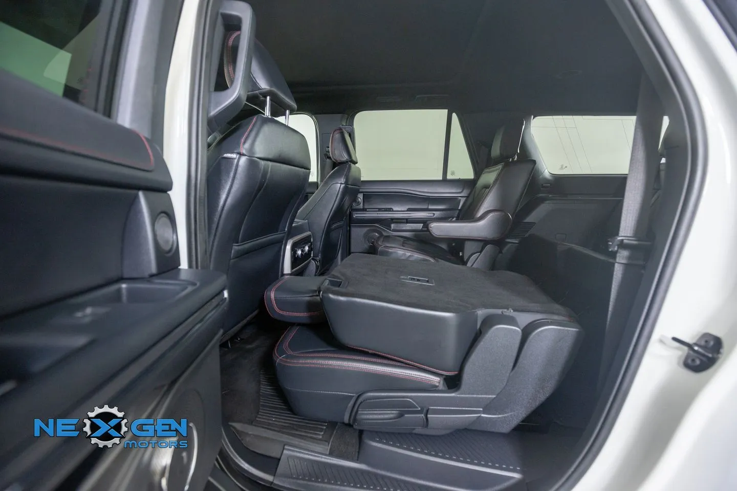 Ford Expedition MAX photo 32