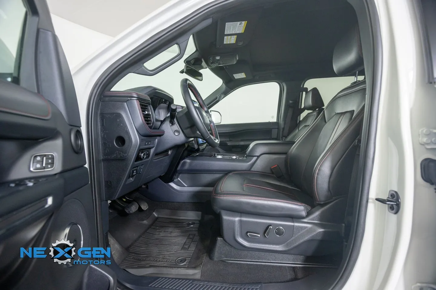 Ford Expedition MAX photo 14