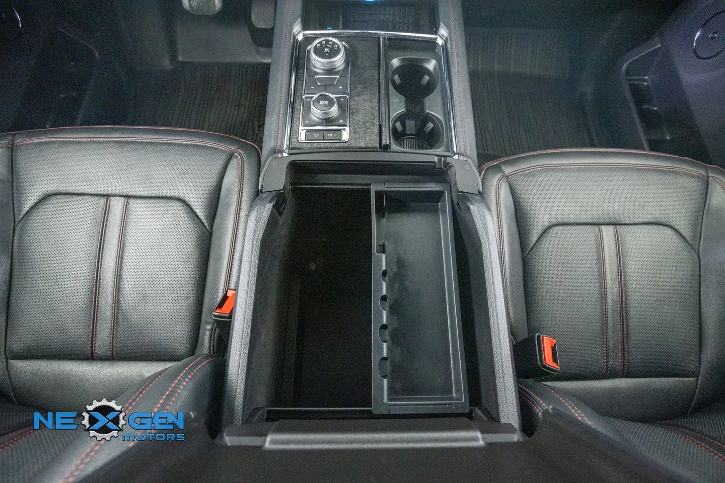 Ford Expedition MAX photo 5