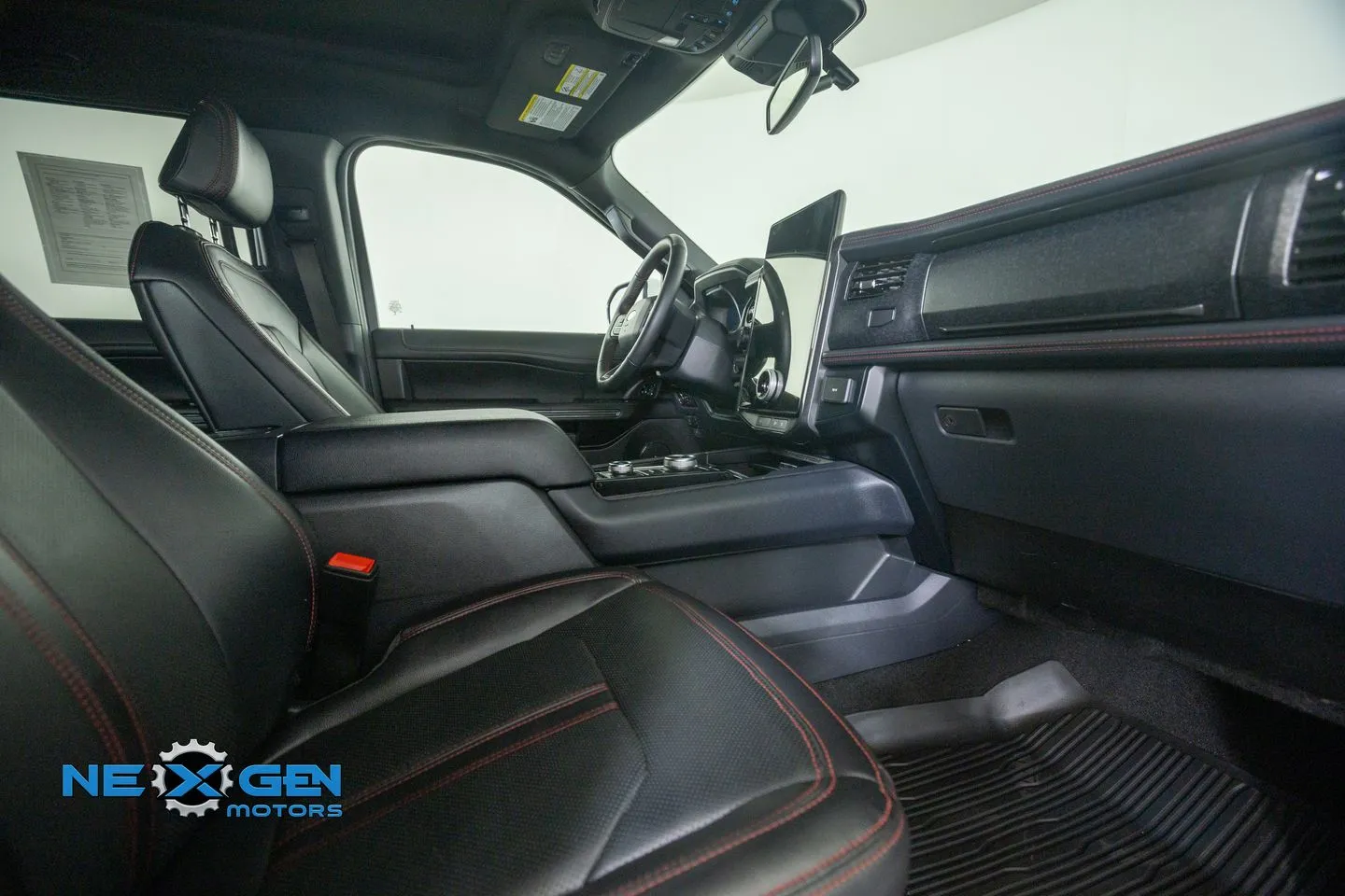 Ford Expedition MAX photo 7