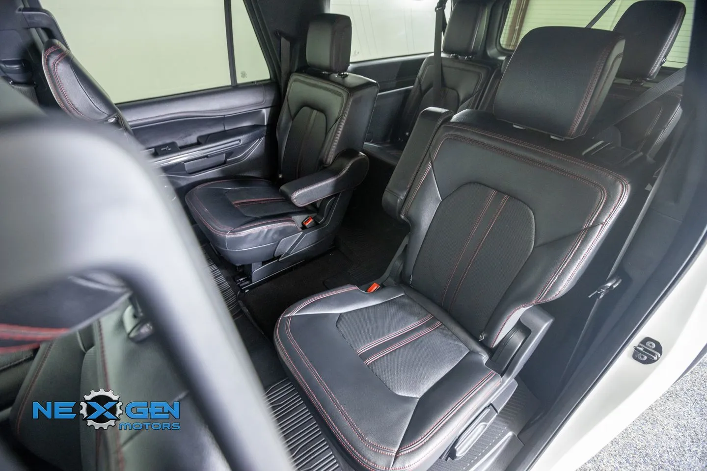 Ford Expedition MAX photo 35