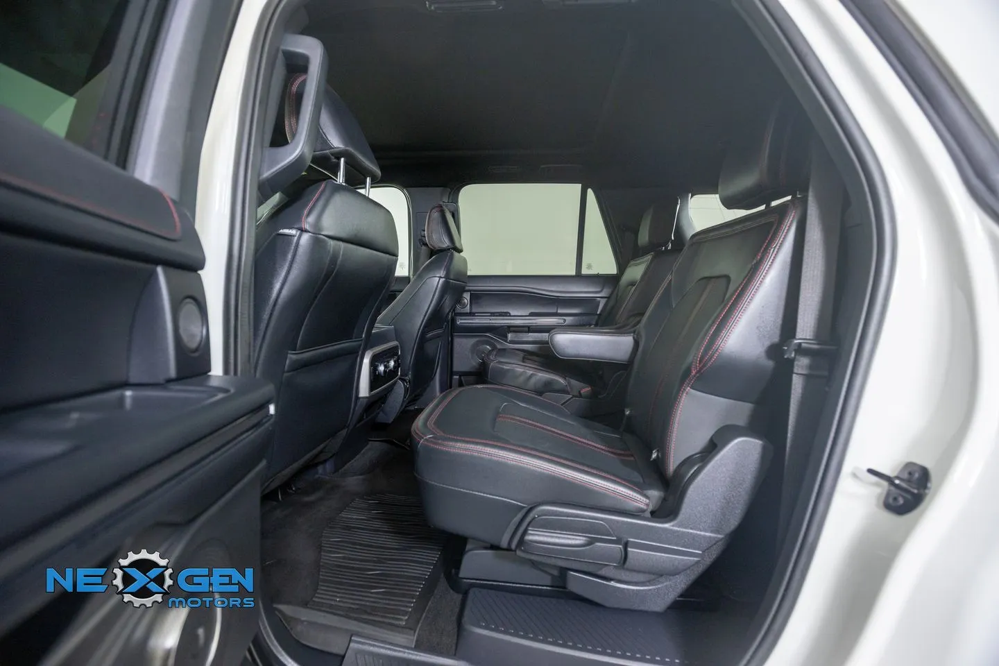 Ford Expedition MAX photo 31