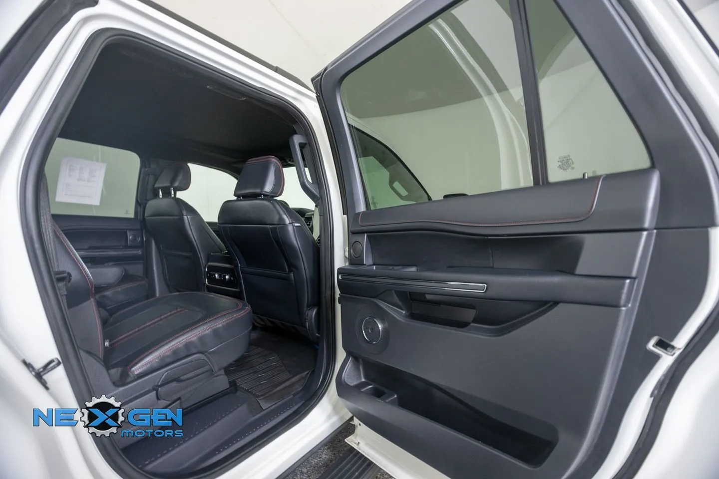 Ford Expedition MAX photo 40