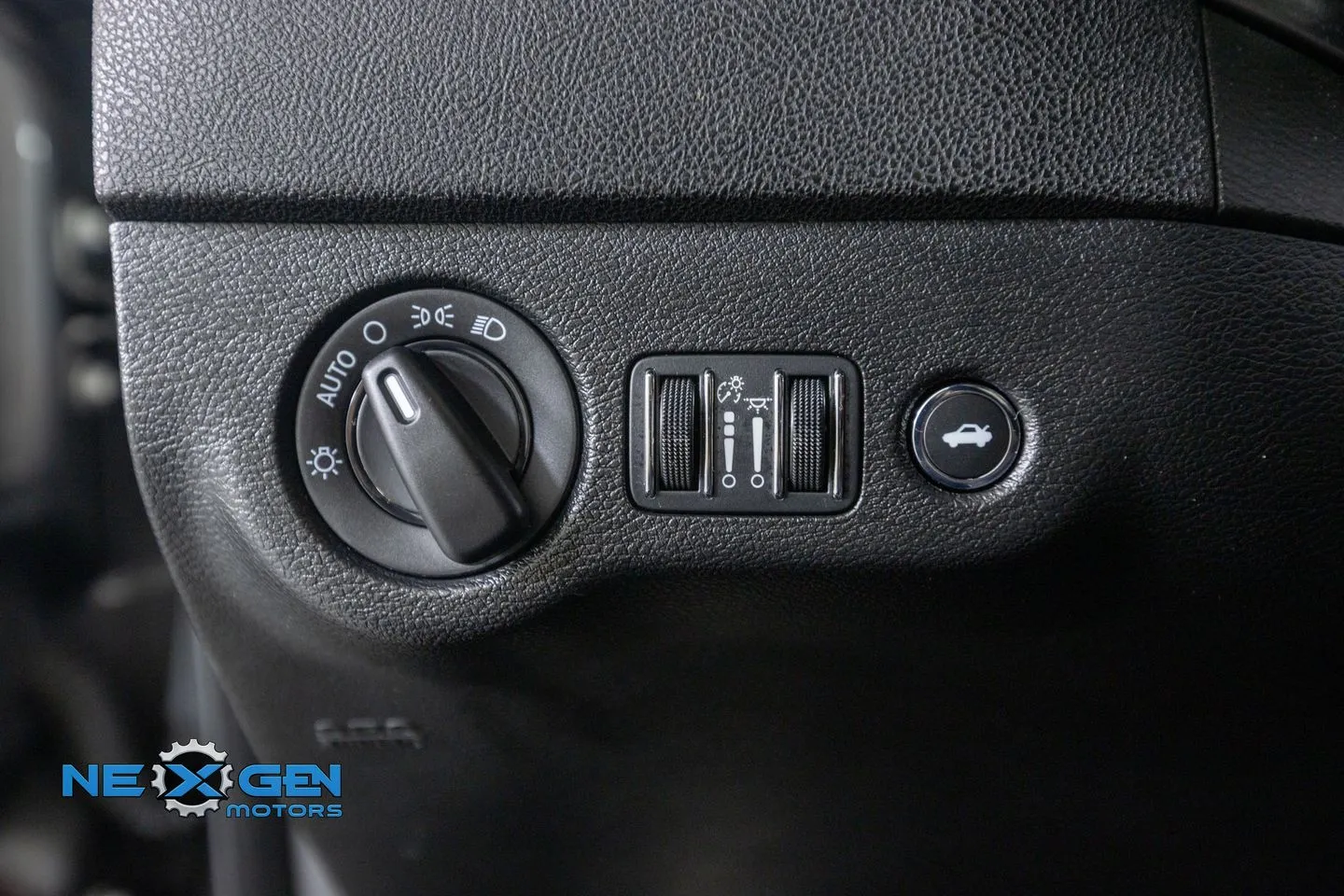Dodge Charger photo 14