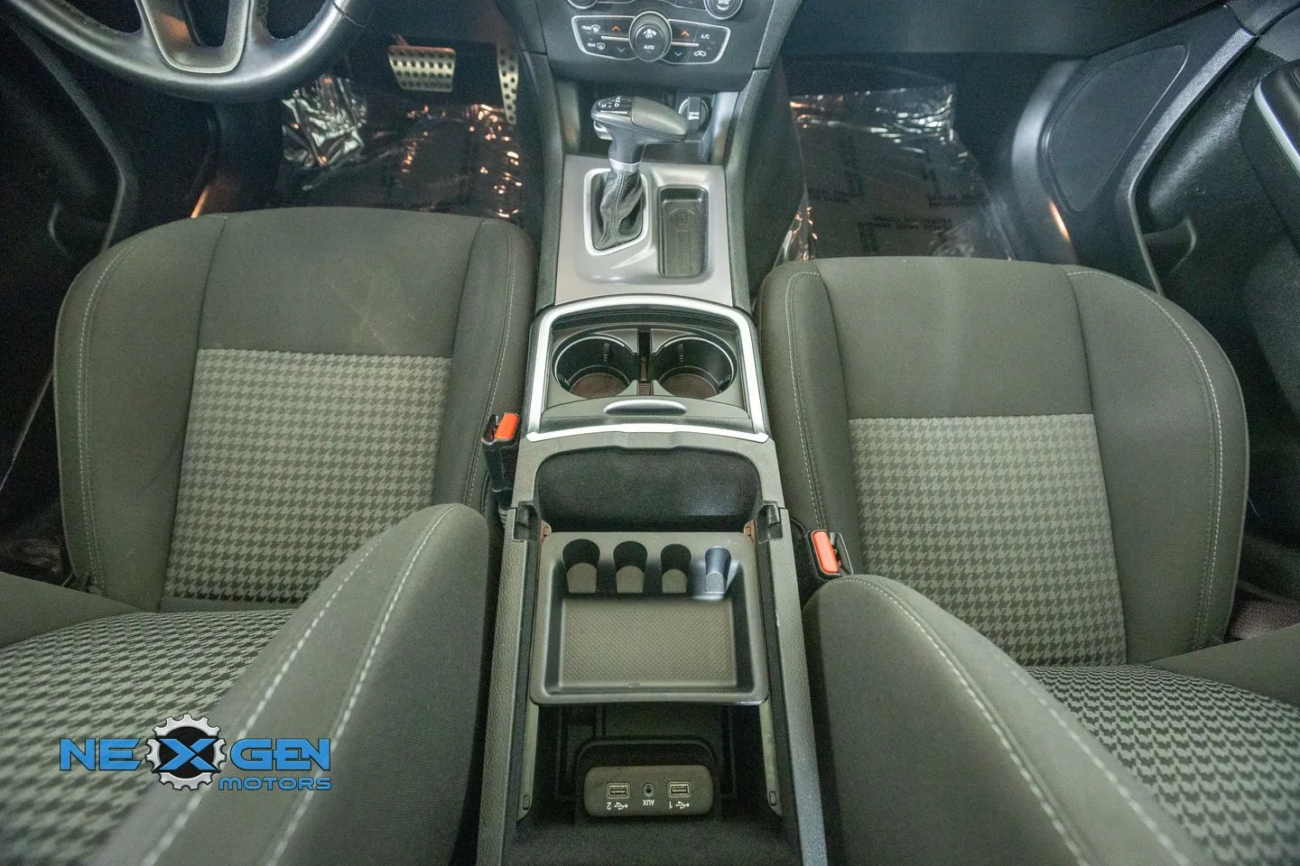 Dodge Charger photo 32