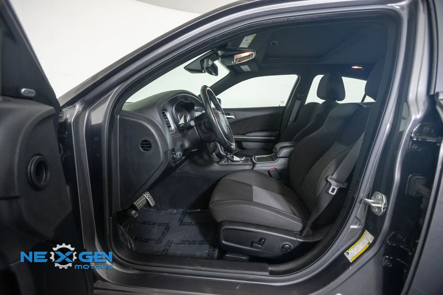 Dodge Charger photo 12