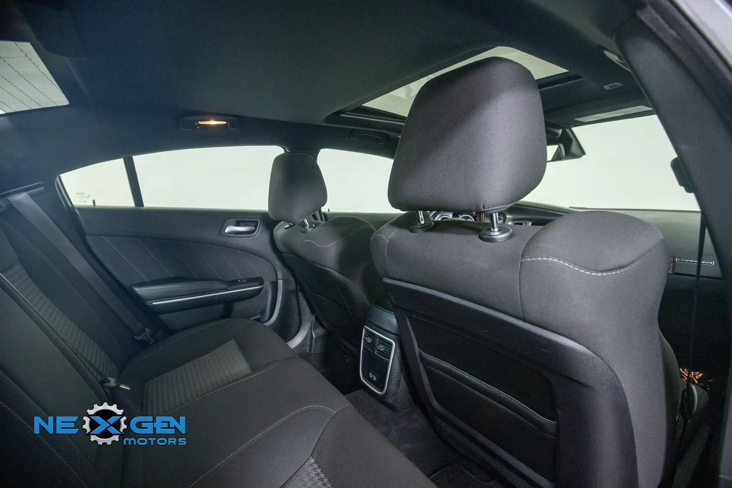 Dodge Charger photo 36