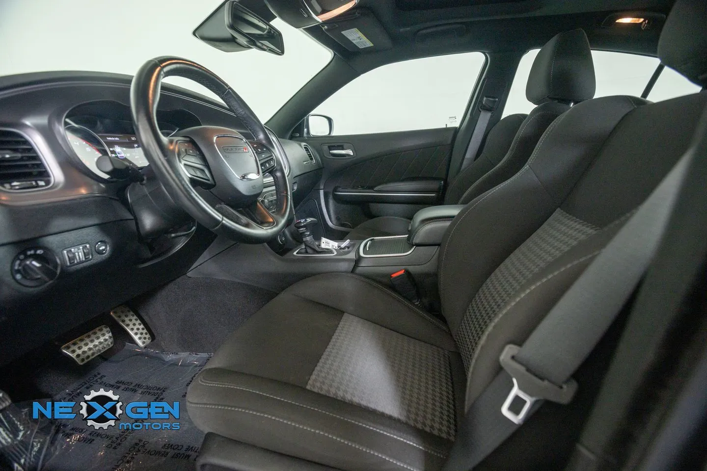 Dodge Charger photo 11