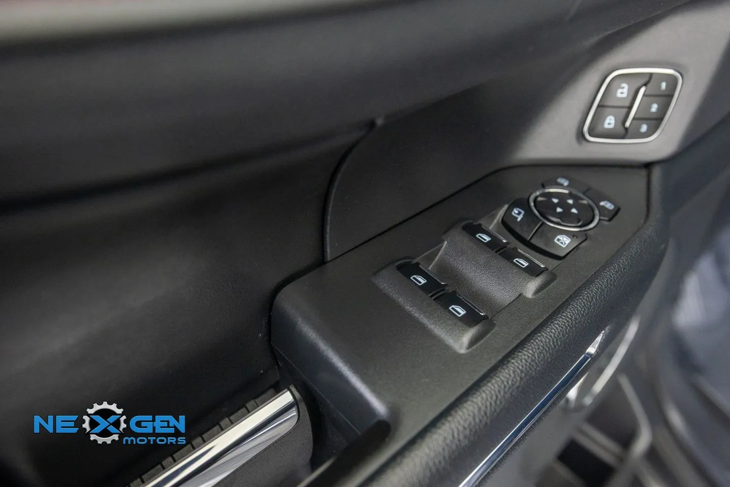 Ford Expedition MAX photo 14