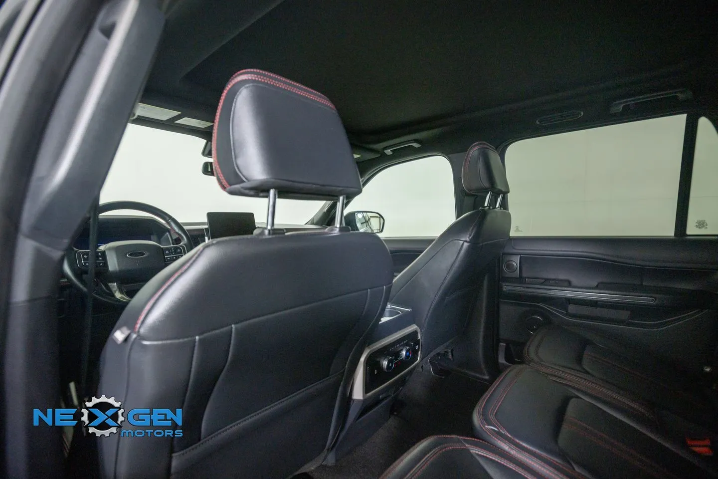Ford Expedition MAX photo 29