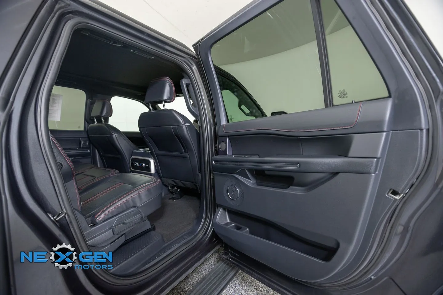 Ford Expedition MAX photo 39