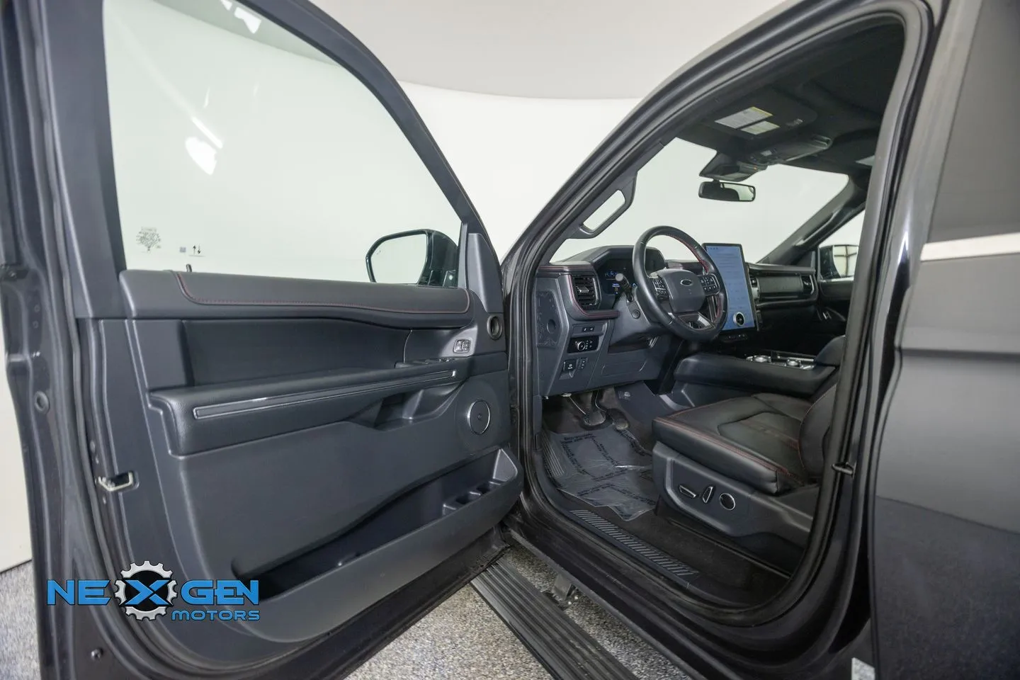 Ford Expedition MAX photo 11